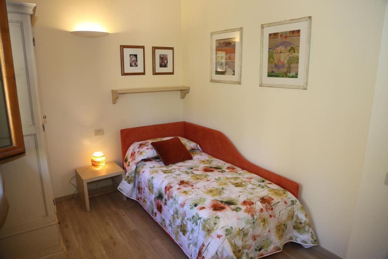 Casa Vacanze Squarcialupi Кастелина ин Кианти Екстериор снимка