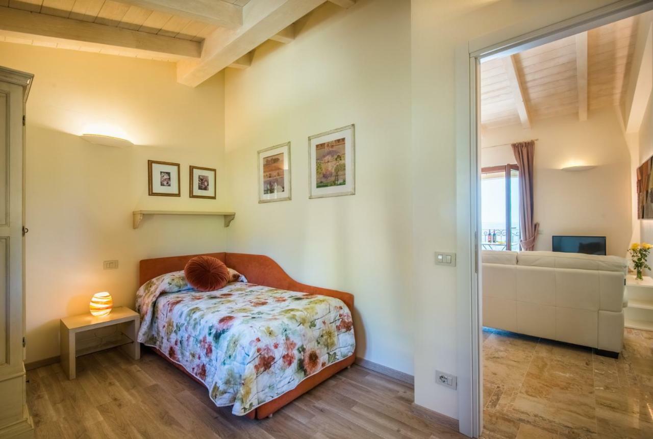 Casa Vacanze Squarcialupi Кастелина ин Кианти Екстериор снимка